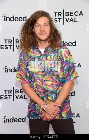 Blake Anderson läuft auf dem roten Teppich bei der Filmpremiere „First Time Female Director“ beim Tribeca Festival, New York, New York, 12. Juni 2023. (Foto: Efren Landaos/Sipa USA) Stockfoto