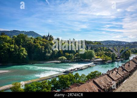 Aare River Emerald Waters in Bern City scape - Schweiz Stockfoto