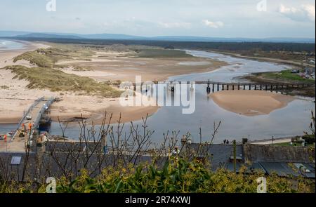 Eine Luftaufnahme der neuen Brücke, die im Bau war, bevor die alte Brücke heruntergezogen wurde, Lossiemouth Stockfoto