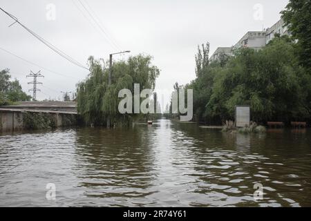 KHERSON, UKRAINE - 12. Juni 2023: Überflutete Straßen von Kherson Stockfoto