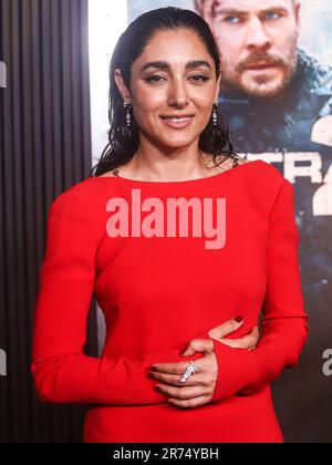 New York City, Usa. 12. Juni 2023. MANHATTAN, NEW YORK CITY, NEW YORK, USA - JUNI 12: Die iranische und französische Schauspielerin Golshifteh Farahani trifft am 12. Juni 2023 auf der New Yorker Premiere von Netflix's „Extraction 2" im Jazz im Lincoln Center in Manhattan, New York City, New York, USA ein. (Foto: Jordan Hinton/Image Press Agency) Kredit: Image Press Agency/Alamy Live News Stockfoto