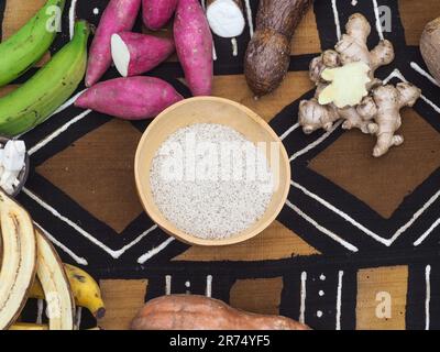 Teff Corn aus Afrika, alternatives glutenfreies Mehl zum Backen und Kochen. Über ein typisches afrikanisches Muster und Gemüse. Stockfoto