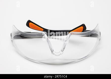 Augenschutzbrille, Augenschutz vor Funken, Spänen, Staub, Splittern, Symbolfoto, Weißer Hintergrund, Stockfoto