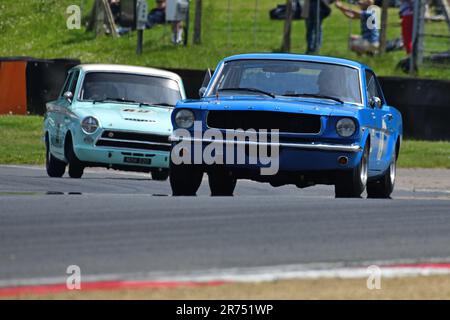 John Spiers, Nigel Greensall, Ford Mustang, Masters Pre-66 Touring Cars, ein 60-minütiges Rennen mit der Option eines zweiten Fahrers für ein Touring Car vor 1966 Stockfoto