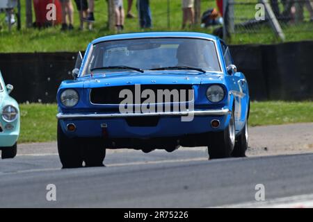 John Spiers, Nigel Greensall, Ford Mustang, Masters Pre-66 Touring Cars, ein 60-minütiges Rennen mit der Option eines zweiten Fahrers für ein Touring Car vor 1966 Stockfoto