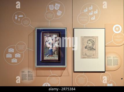 PRODUKTION - 12. Juni 2023, Thüringen, Eisenach: Das Gemälde "Saint Elisabeth cares for the Kranke" und der Holzschnitt "Luther as Junker Jörg" sind in der Wartburg-Ausstellung zu sehen. Die Sonderausstellung "Wartburg-Mythos". 10 Questions to the Ideal Castle“ wird am 13. Juni eröffnet und bis zum 07. Januar 2024 ausgestellt. 1999 wurde die Wartburg als erstes und einziges Schloss Deutschlands von der UNESCO zum Weltkulturerbe erklärt. In der Ausstellung soll erforscht werden, warum die Wartburg so stark im öffentlichen Bewusstsein verankert ist und wie dieses reiche Histo Stockfoto