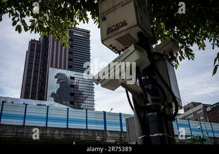 Taipeh. 13. Juni 2023. Godzilla-Wandgemälde an der Wand des Hotel Gracery in Taipei, Taiwan am 13. Januar 06/2023 ist das Wandgemälde fast 50 Meter hoch und fast 18 mm breit. Von Wiktor Dabkowski Credit: dpa/Alamy Live News Stockfoto