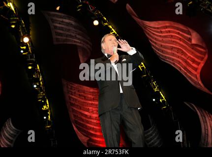 Terry Wogan ist Gastgeber der BBC Proms im Park im Londoner Hyde Park Stockfoto