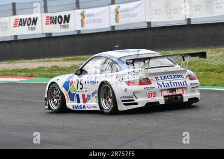 Scarperia, 2. April 2023: Porsche 997 GT3 RSR Jahr 2009 in Aktion während des Mugello Classic 2023 auf dem Mugello Circuit in Italien. Stockfoto