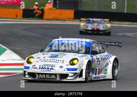 Scarperia, 2. April 2023: Porsche 997 GT3 RSR Jahr 2009 in Aktion während des Mugello Classic 2023 auf dem Mugello Circuit in Italien. Stockfoto