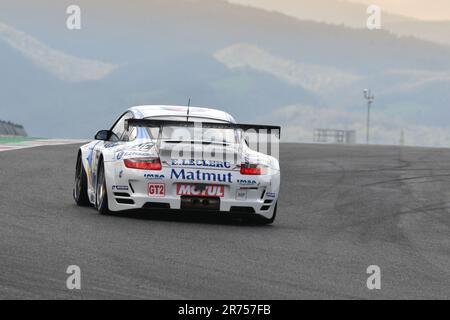 Scarperia, 2. April 2023: Porsche 997 GT3 RSR Jahr 2009 in Aktion während des Mugello Classic 2023 auf dem Mugello Circuit in Italien. Stockfoto