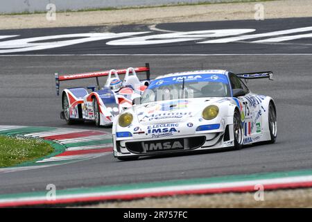 Scarperia, 2. April 2023: Porsche 997 GT3 RSR Jahr 2009 in Aktion während des Mugello Classic 2023 auf dem Mugello Circuit in Italien. Stockfoto