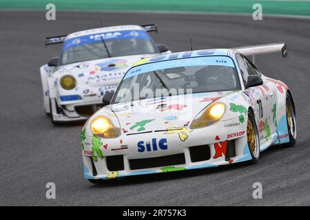 Scarperia, 2. April 2023: Porsche 993 GT2 Jahr 1995 in Aktion während Mugello Classic 2023 auf dem Mugello Circuit in Italien. Stockfoto