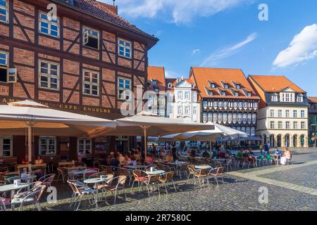 Hildesheim, Marktplatz, Bäckeramtshaus, Freiluftrestaurant, Fachwerkhäuser, Altstadt in der Region Hannover, Niedersachsen Stockfoto