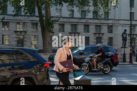 London, Großbritannien. , . Chloe smith signiert, dass der Minister im Kabinettsbüro ankommt, um eine Kabinettssitzung abzuhalten. Credit: Richard Lincoln/Alamy Live News Stockfoto