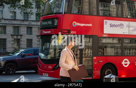 London, Großbritannien. , . Chloe smith signiert, dass der Minister im Kabinettsbüro ankommt, um eine Kabinettssitzung abzuhalten. Credit: Richard Lincoln/Alamy Live News Stockfoto