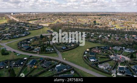 Runde Gärten Brondby Haveby in der Nähe von Kopenhagen, entworfen in den 1960er Jahren nach einem Design des Landschaftsarchitekten Erik Mygind, auch bekannt als Brondby Garden City, Brondby, Dänemark. Stockfoto