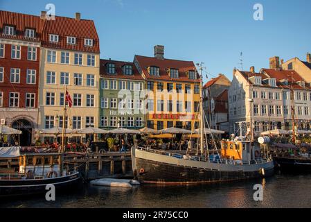 Nyhavn mit bunten Häusern gilt als der wichtigste Anblick in Kopenhagen, Dänemark Stockfoto