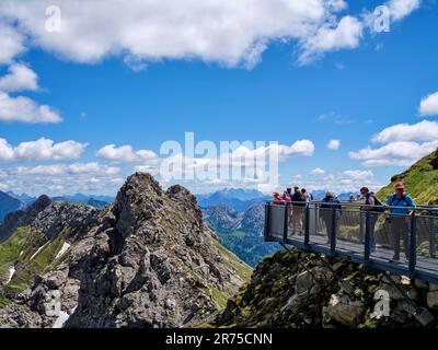 Blick vom Nordwandsteig auf Hindelanger Klettersteig, Nebelhorn - Allgäu-Alpen. Stockfoto