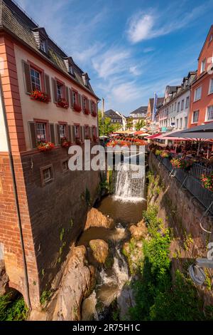 Leukbach-Wasserfall und Amüseum in Saarburg am Saar, Saar-Tal, Rheinland-Pfalz, Deutschland, Saar-Hunsrück-Naturpark Stockfoto