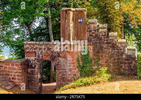 Eintritt zur Einsiedelei im Bezirk Kastel, Kastel-Staadt, Saartal, Naturpark Saar-Hunsrück, Saargau, Rheinland-Pfalz, Deutschland Stockfoto