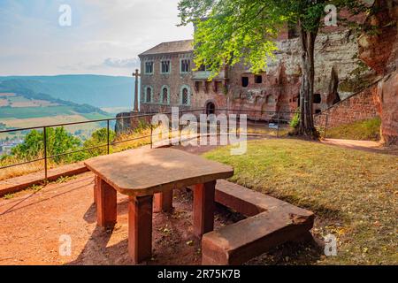 Blick auf die Eremitage mit Grabkapelle für Johannes von Luxemburg im Bezirk Kastel, Kastel-Staadt, Saartal, Naturpark Saar-Hunsrück, Saargau, Rheinland-Pfalz, Deutschland Stockfoto