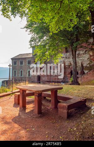 Blick auf die Eremitage mit Grabkapelle für Johannes von Luxemburg im Bezirk Kastel, Kastel-Staadt, Saartal, Naturpark Saar-Hunsrück, Saargau, Rheinland-Pfalz, Deutschland Stockfoto