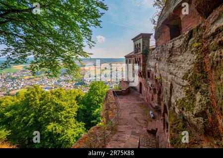 Blick auf die Eremitage mit Grabkapelle für Johannes von Luxemburg im Bezirk Kastel, Kastel-Staadt, Saartal, Naturpark Saar-Hunsrück, Saargau, Rheinland-Pfalz, Deutschland Stockfoto