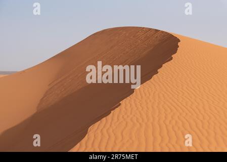 Malerische Dünen in der Wüste Erg Chebbi, Teil der Afrikanischen Sahara, Marokko Stockfoto