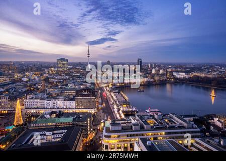 Luftaufnahme Binnenalster mit Weihnachtsmarkt 'Lichtzauber' am Jungfernstieg, Hamburg Stockfoto