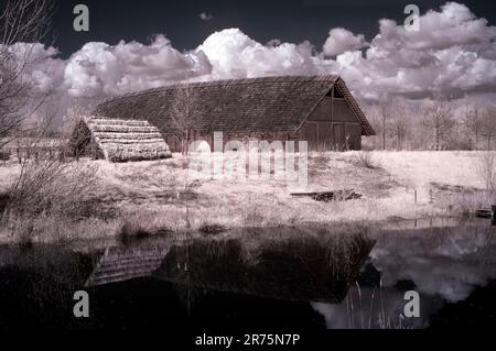 Europa, Deutschland, Hessen, Mittelhessen, Marburger Land, Weimar (Lahn), rekonstruiertes Gebäude auf der „Zeiteninsel“, Archäologisches Freilichtmuseum Marburger Land Stockfoto