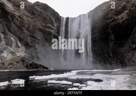 Skogafoss im Winter Stockfoto