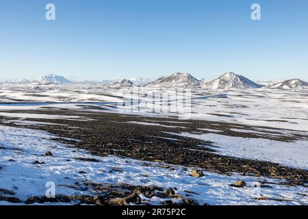 Winterblick auf vulkanische Landschaft auf der Ringstraße im Nordosten Islands Stockfoto