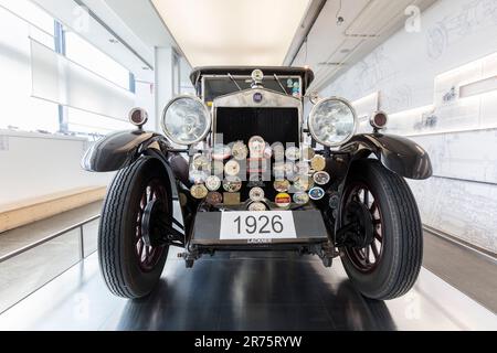 Automobilausstellung im Besucherzentrum Kaiser-Franz-Josefs Höhe, Oldtimer frontal Stockfoto