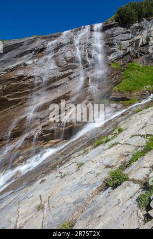 Fensterbach-Wasserfall an der Grossglockner High Alpine Road Stockfoto