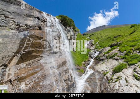 Fensterbach-Wasserfall an der Grossglockner High Alpine Road Stockfoto