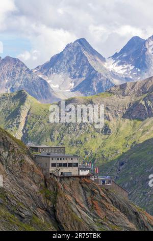 Kostenloses Wanddeck, Parkhaus, Kaiser-Franz-Josefs-Höhe Besucherzentrum, aus Sicht des Gamsgrube. Stockfoto