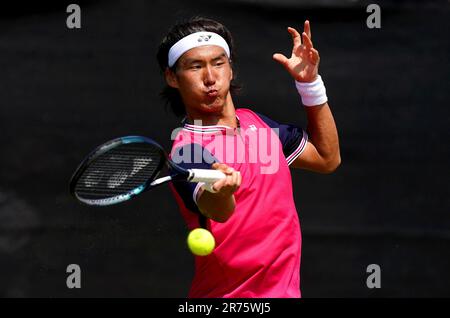 BU Yunchaokete in Aktion während der ersten Runde der Singles seiner Männer gegen Hong Seong-chan am zweiten Tag der Rothesay Open 2023 im Nottingham Tennis Centre. Foto: Dienstag, 13. Juni 2023. Stockfoto