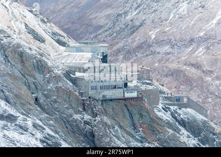 Kostenloses Wanddeck, Parkhaus, Kaiser-Franz-Josefs-Höhe Besucherzentrum, aus Sicht des Gamsgrube. Stockfoto