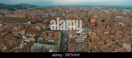 Italien, Bologna, Blick von Torre Asinelli, Via Rizzoli Stockfoto