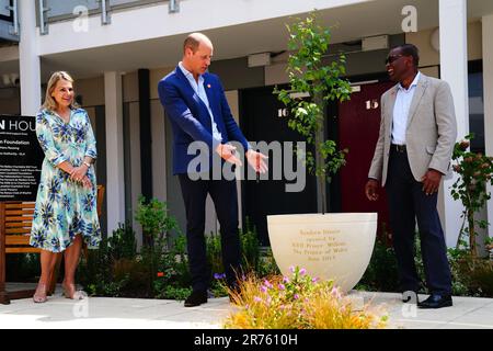 Der Prince of Wales nimmt an der Eröffnung von Centrepoint's Reuben House in London Teil, einer neuen Entwicklung, die einen Schlüsselteil des Programms Independent Living der Organisation zur Bekämpfung der Jugendarbeitslosigkeit in Süd-London bildet. Foto: Dienstag, 13. Juni 2023. Stockfoto