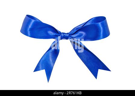 Dekoratives blaues Schleifenband für Geschenkdekor isoliert auf weißem Hintergrund. Blaue Satinschleife zur Einrichtung. Weihnachtsdekoration. Stockfoto