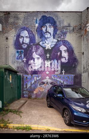Eine Hommage an die Heavy Metal Band Black Sabbath, die an einer Wand in Birmingham gemalt wurde. Stockfoto
