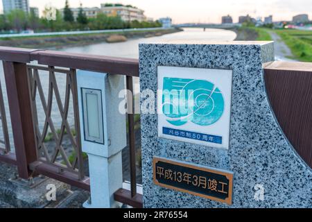 Kariya City, Aichi, Japan - April 8 2023 : Mississauga Bridge. Schwester-Stadt-Beziehung. Stockfoto