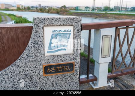 Kariya City, Aichi, Japan - April 8 2023 : Mississauga Bridge. Schwester-Stadt-Beziehung. Stockfoto