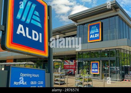 UK Aldi Einzelhandelsgeschäft in Northwich in Cheshire, England. Stockfoto