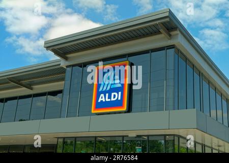 UK Aldi Einzelhandelsgeschäft in Northwich in Cheshire, England. Stockfoto