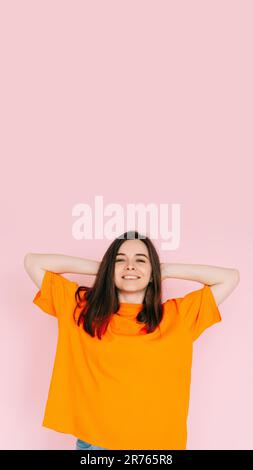 Summer Daydreams: Cheerful Woman in Comfortable Attire, Hands Behind Head, Imagining the Bliss of Summer - Optimism and Anticipation Concept, Isolated Stockfoto