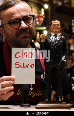 Neapel, Italien. 13. Juni 2023. Hello Silvio in Neapel die Statue von Di Virgilio begrüßt Berlusconi in San Gregorio Armeno redaktionelle Nutzung nur Kredit: Unabhängige Fotoagentur/Alamy Live News Stockfoto