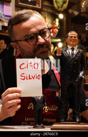 Neapel, Italien. 13. Juni 2023. Hello Silvio in Neapel die Statue von Di Virgilio begrüßt Berlusconi in San Gregorio Armeno redaktionelle Nutzung nur Kredit: Unabhängige Fotoagentur/Alamy Live News Stockfoto